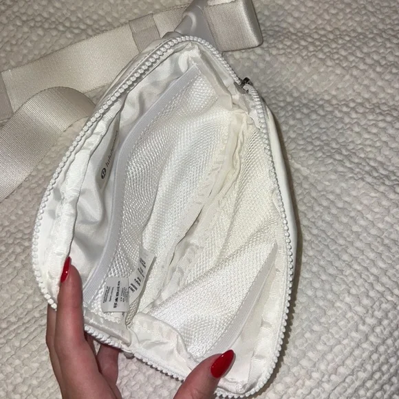 Lululemon crossbody bag white - Picture 3 of 4